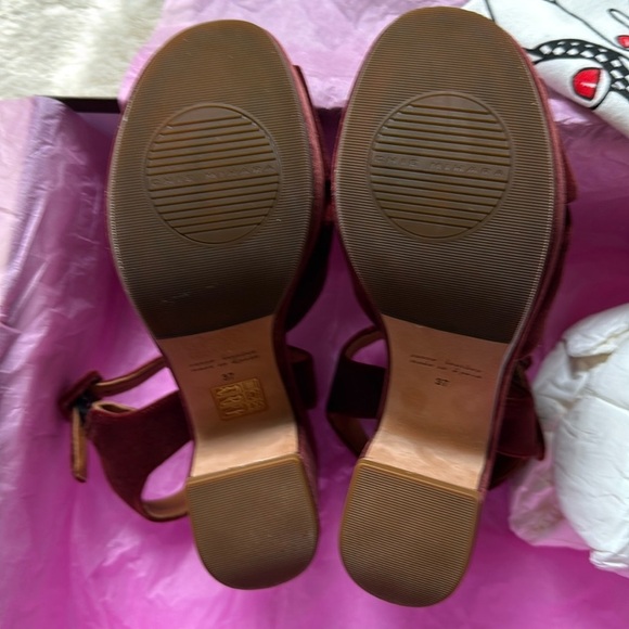 nib CHIE MIHARA ‘Dot’ Velour Platform Heel Sandals in Red size 7 - Picture 5 of 9